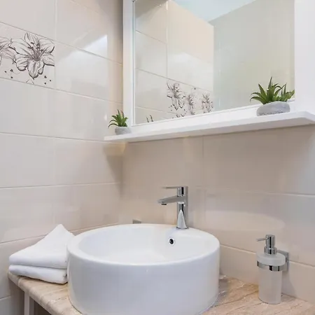 아파트 2 Bedroom Gorgeous In 오레비츠